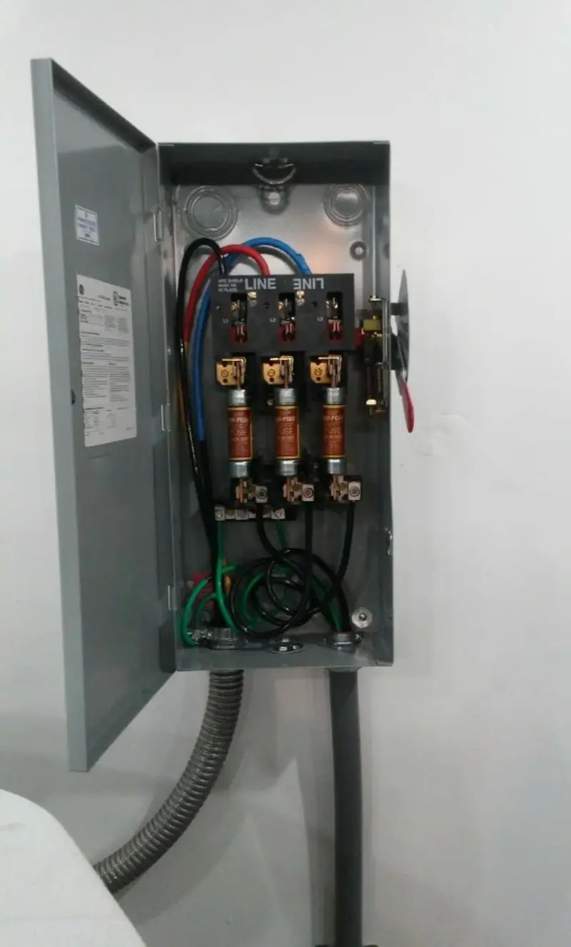 Three-phase disconnect switch installed for Smoke Detector Installation in Lakeview Estates